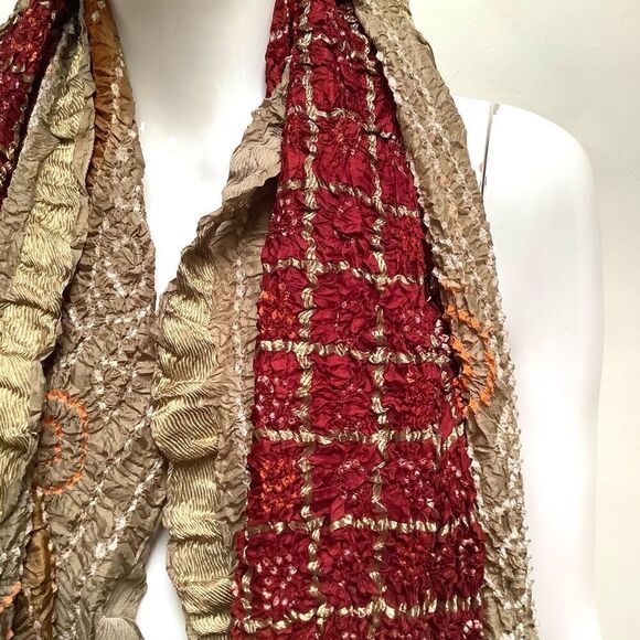 Crinkle Scarf Neutral Colors - Picture 5 of 6